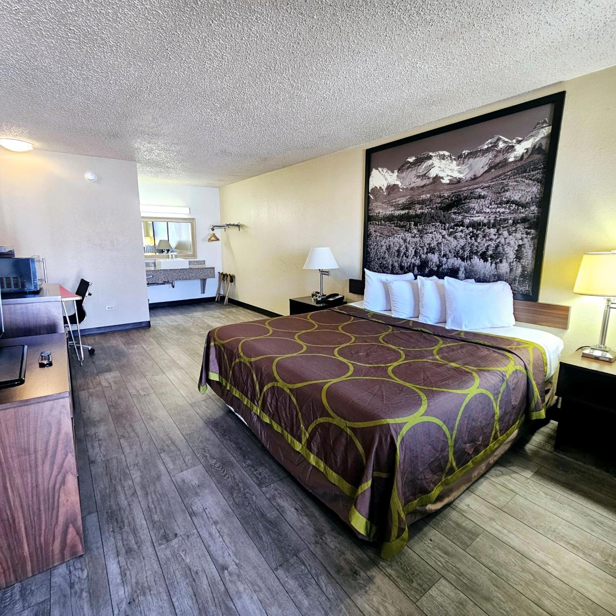 Super 8 By Wyndham Motel 2*