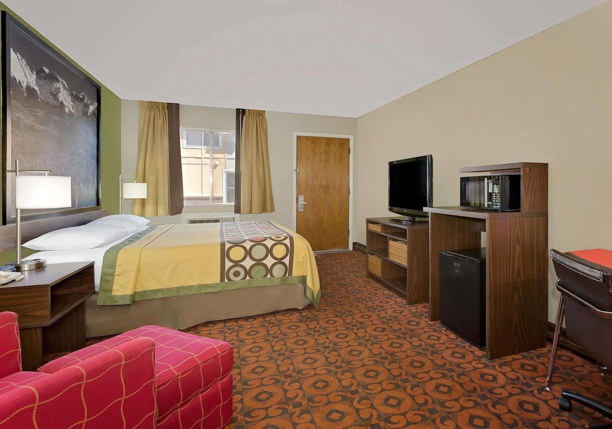 Super 8 By Wyndham Motel