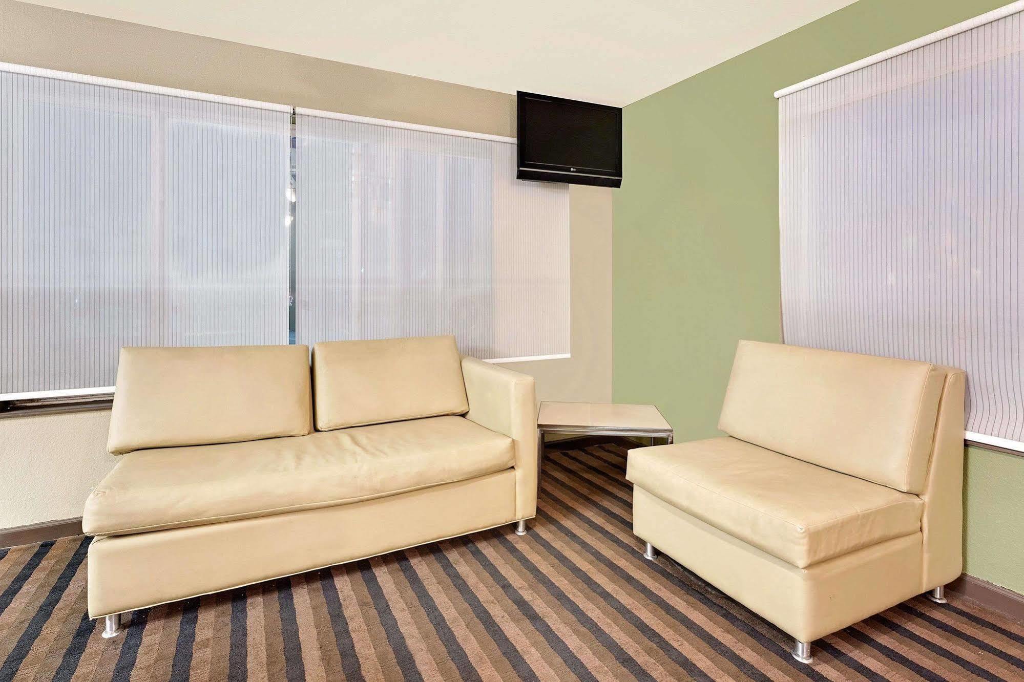 Motel Super 8 By Wyndham